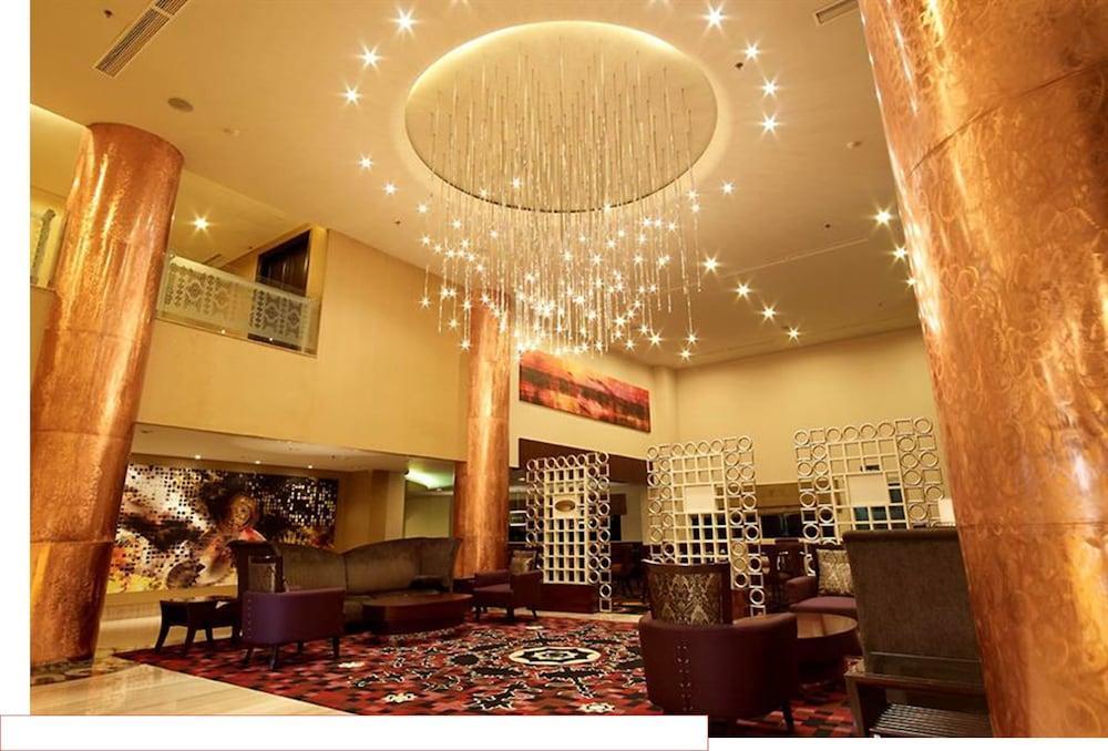 Swiss-Belhotel Амбон Екстериор снимка