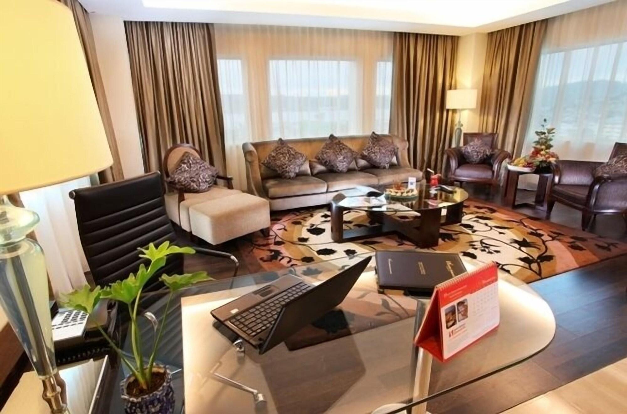 Swiss-Belhotel Амбон Екстериор снимка